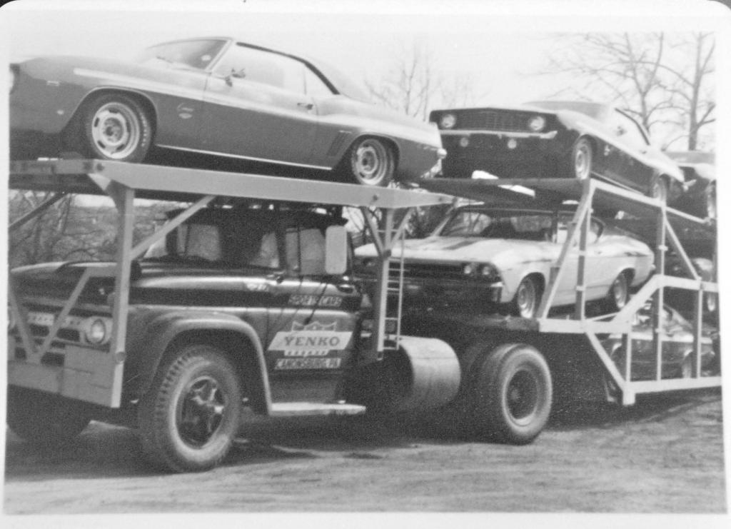 1969 YENKO TRANSPORT PHOTO. IDENTIFY CARS IN PHOTO - The